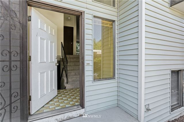 a view of a entryway door of the house
