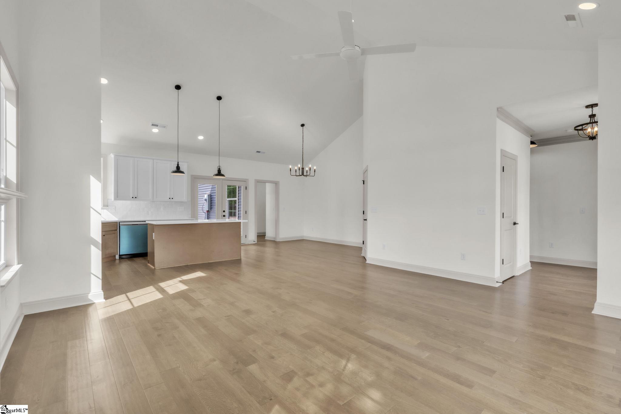 517 Northeast Main Street Easley, SC 29640 - Photo 5 of 31