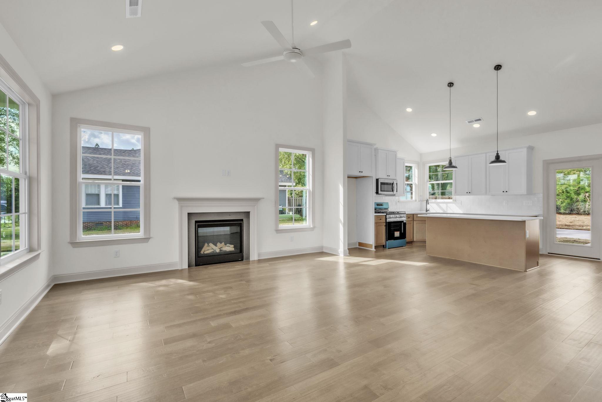 517 Northeast Main Street Easley, SC 29640 - Photo 6 of 31