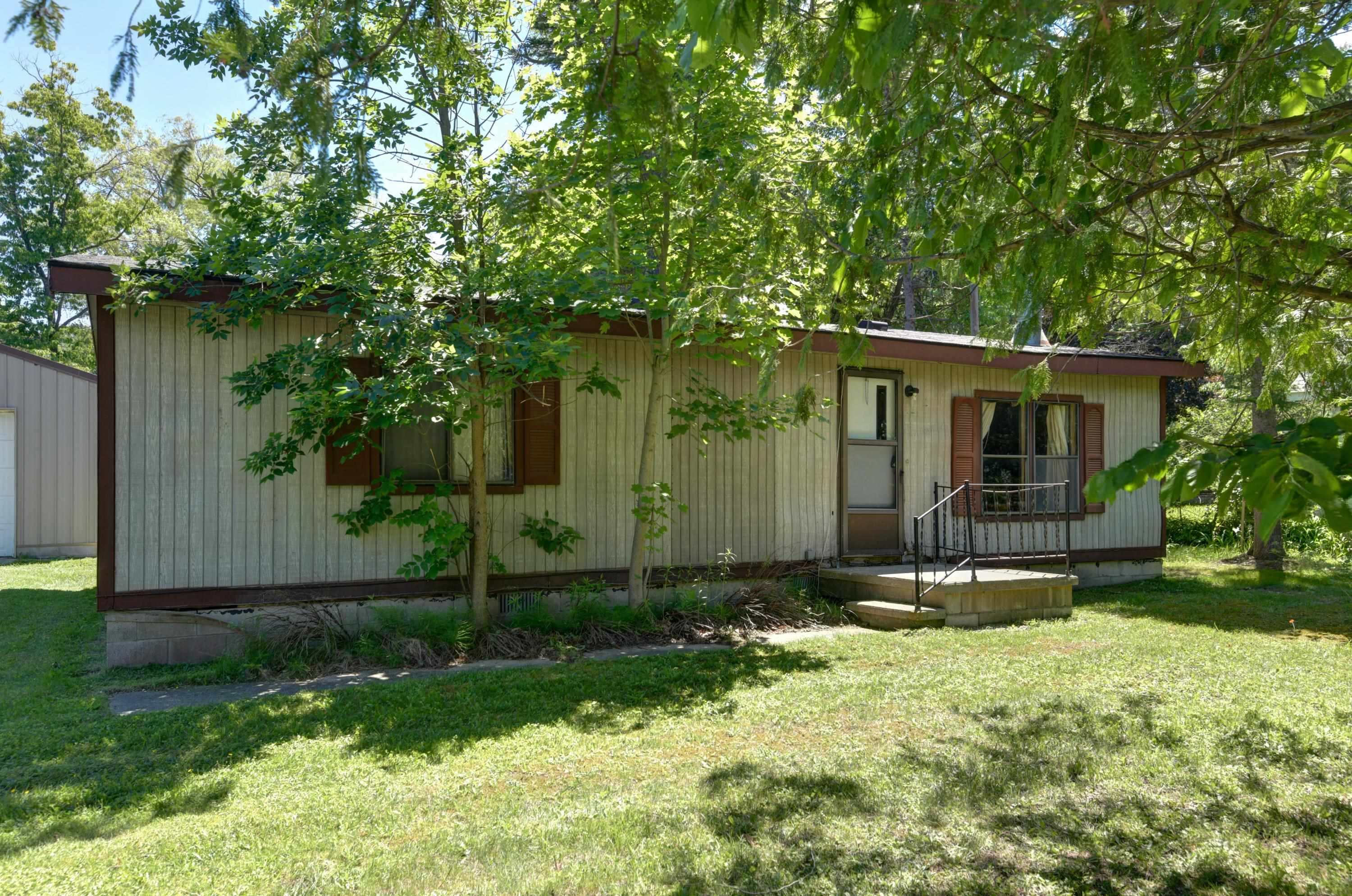 2576 North Four Mile Road Traverse City, MI 49686 - Photo 2 of 34