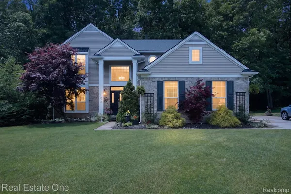 $560,000 | 1972 Woodridge Court, Highland, MI 48357