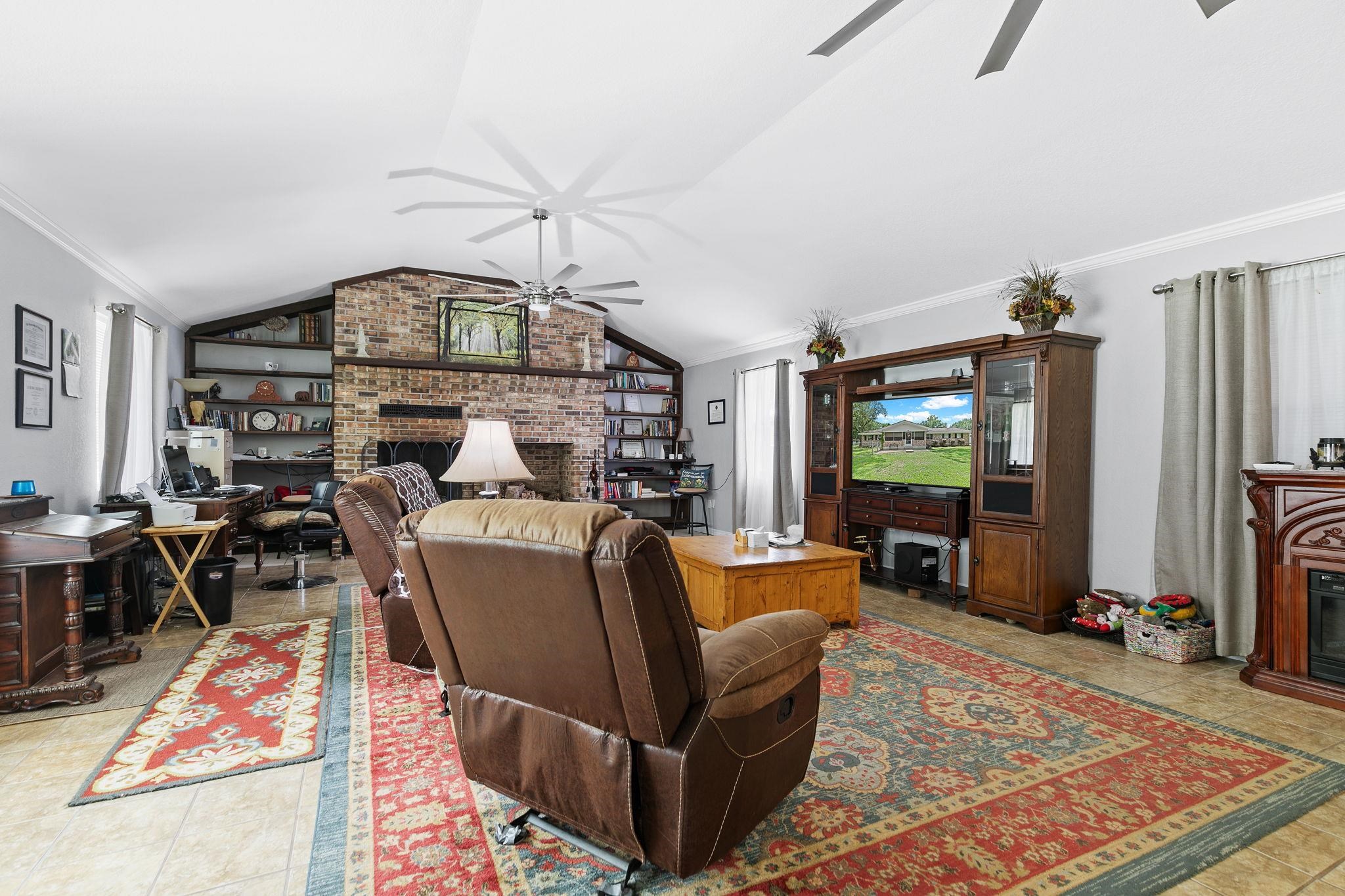 13017 5th Street Lillian, AL 36549 - Photo 5 of 58 LivingRoom