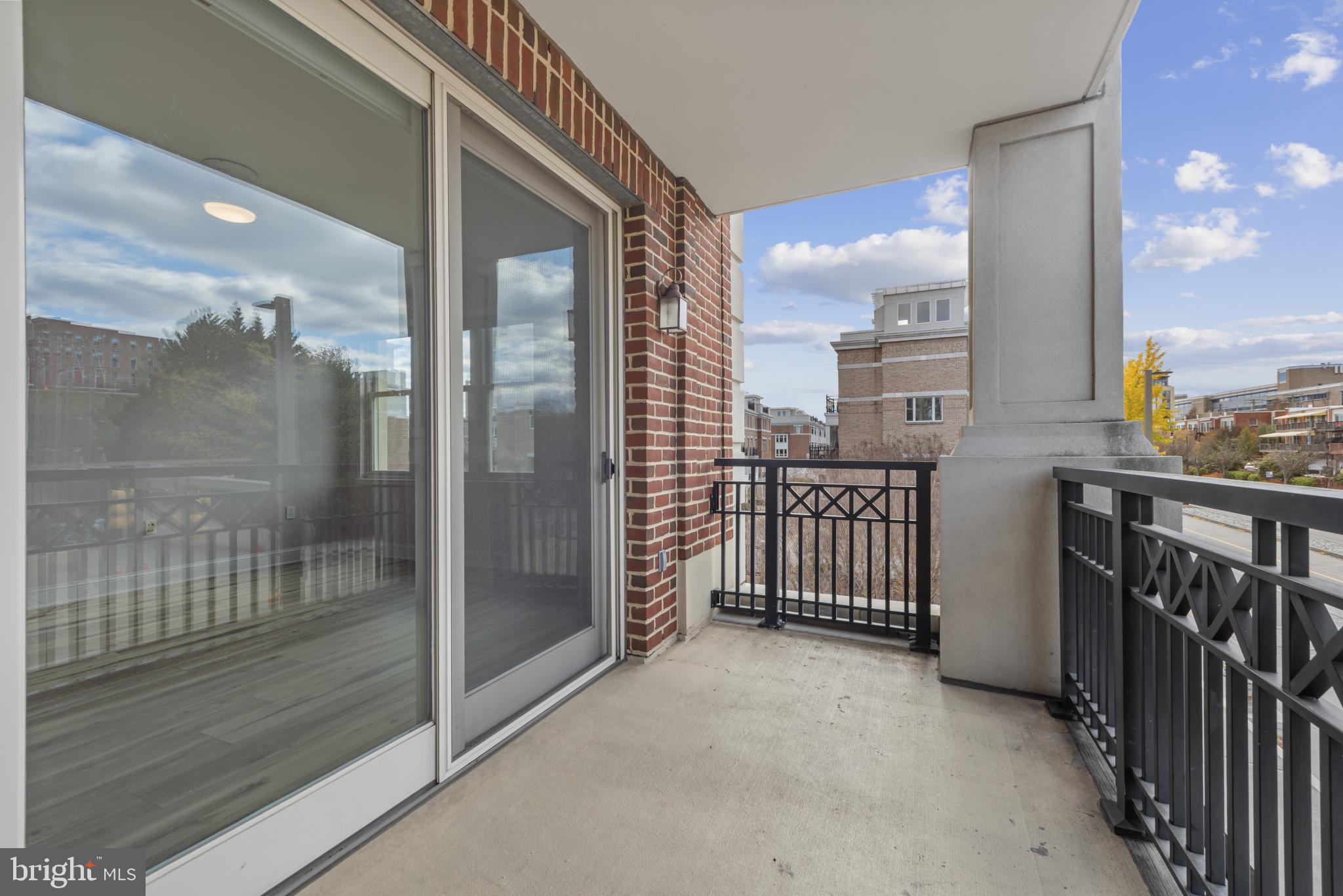 801 Key Highway, Unit 364 Baltimore, MD 21230 - Photo 23 of 54 a view of a balcony