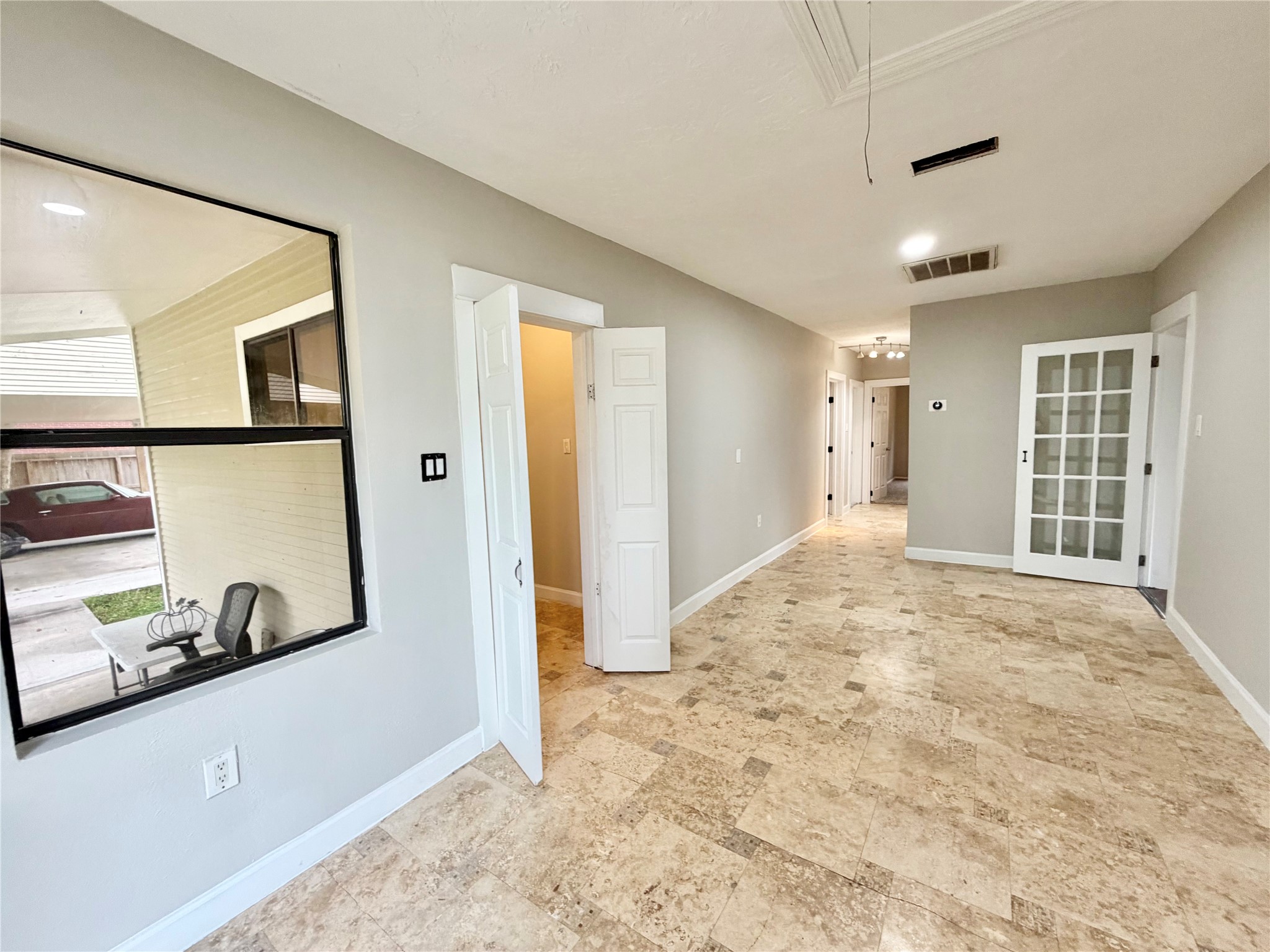 6219 Hamblen Drive Houston, TX 77396 - Photo 13 of 26 Mud room / Play area