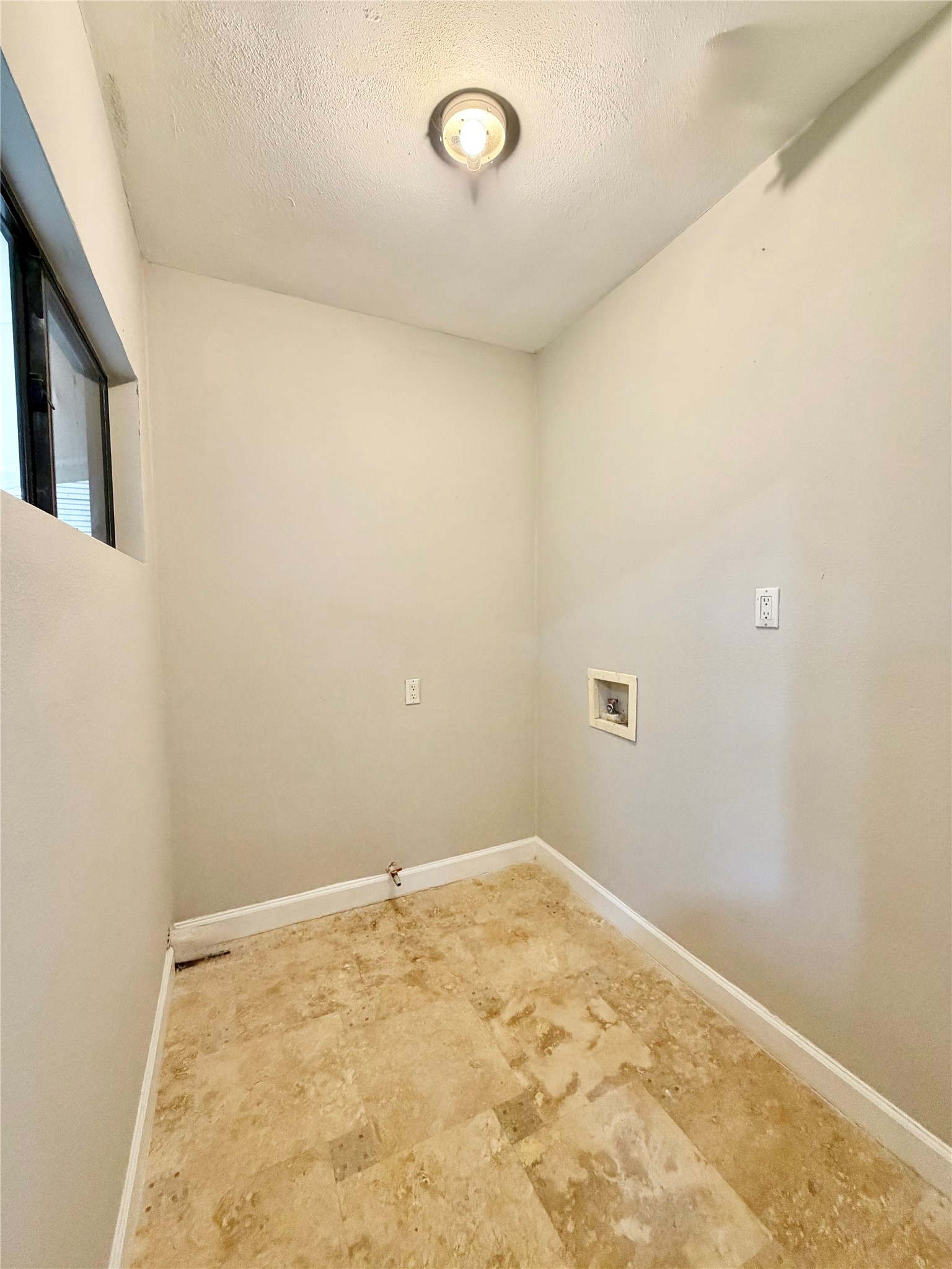 6219 Hamblen Drive Houston, TX 77396 - Photo 15 of 26 Laundry Room