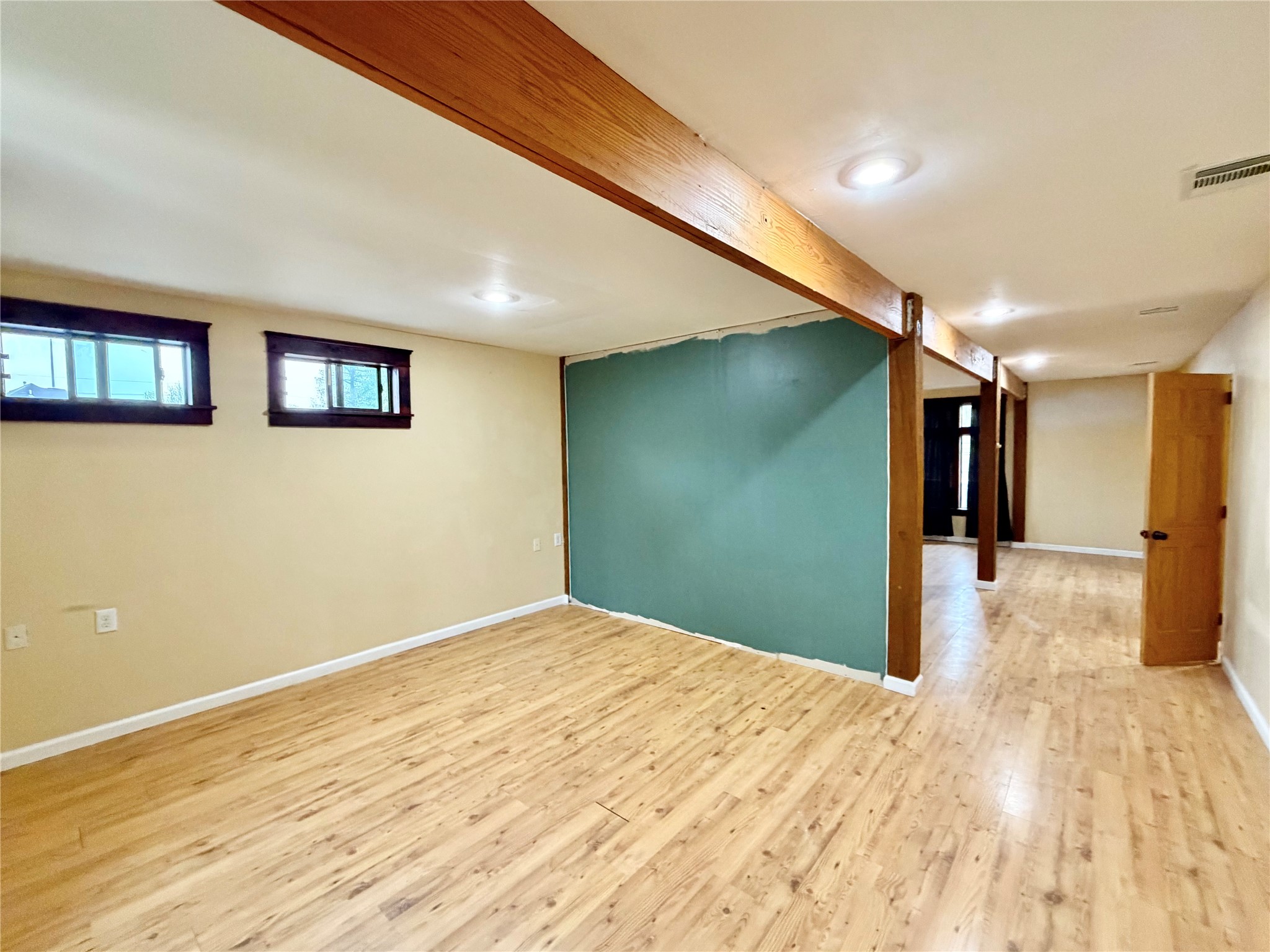 6219 Hamblen Drive Houston, TX 77396 - Photo 20 of 26 Apartment's living room area.