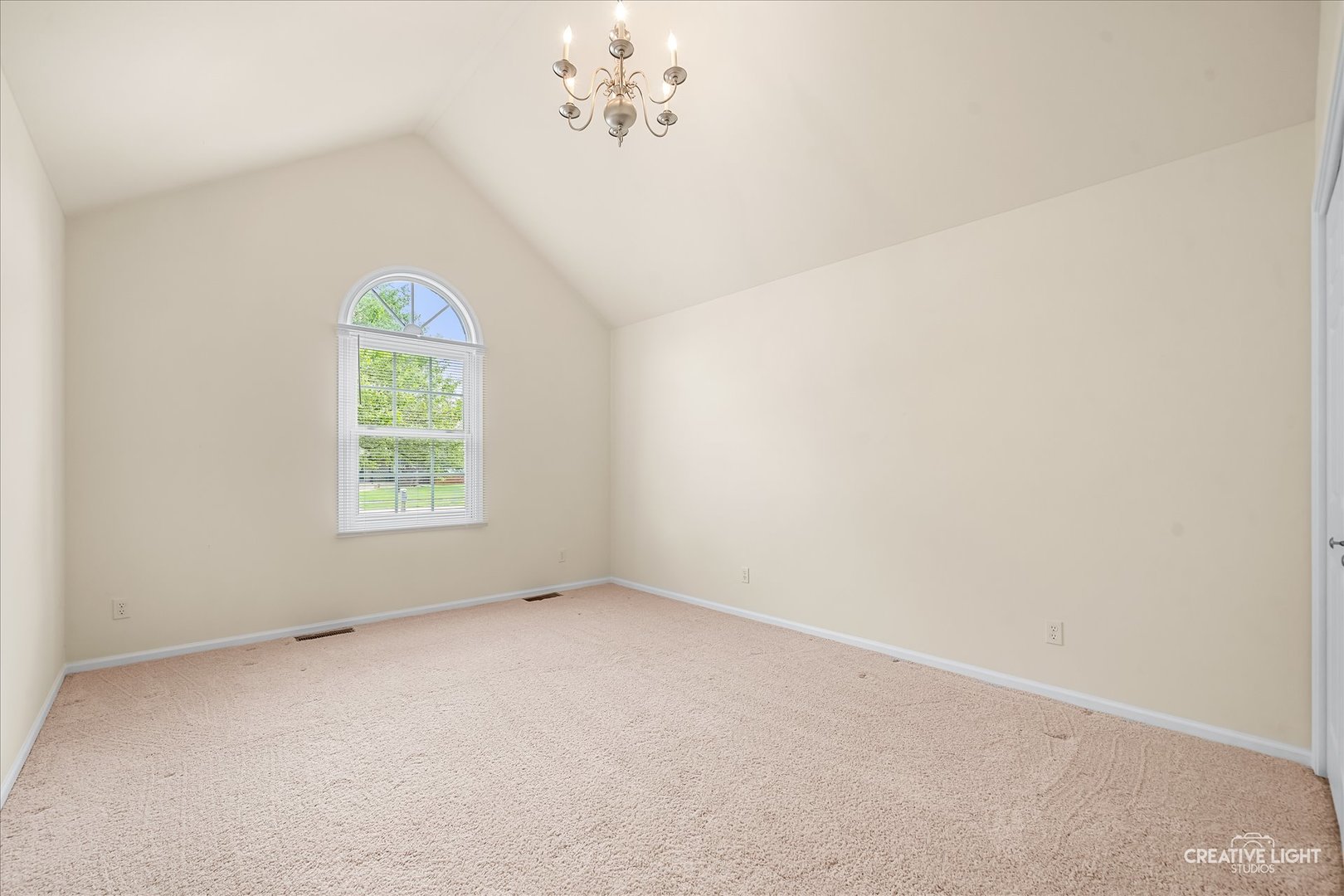 714 East Knights Road Sandwich, IL 60548 - Photo 14 of 33 an empty room with a window