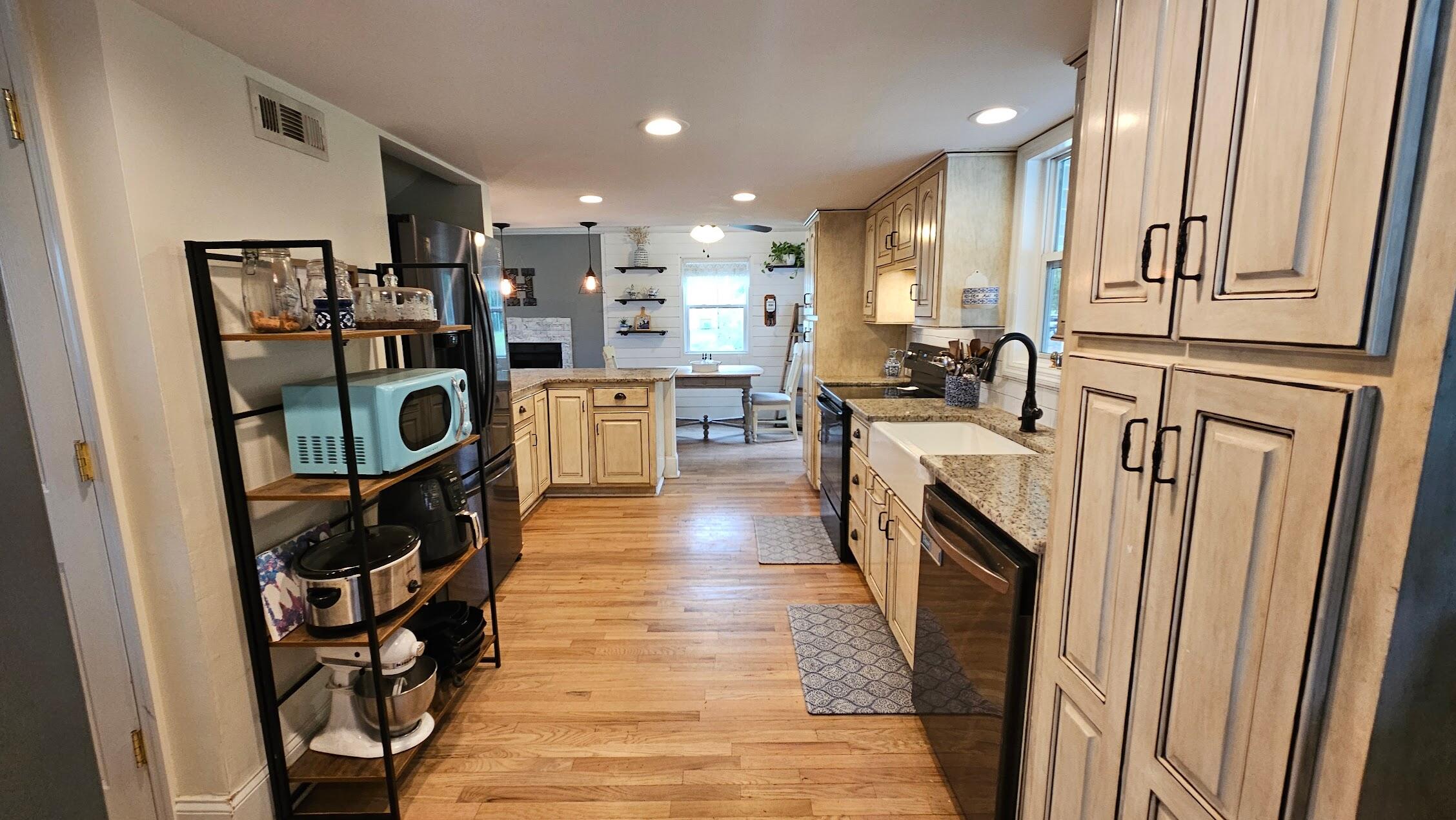 4535 Wilson Road Hollywood, SC 29449 - Photo 5 of 44 Kitchen