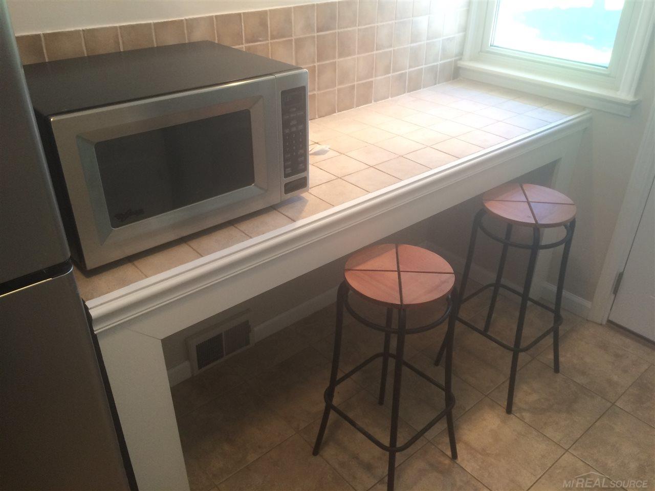 23751 Roxana Avenue Eastpointe, MI 48021 - Photo 6 of 20 31301237-5.JPG