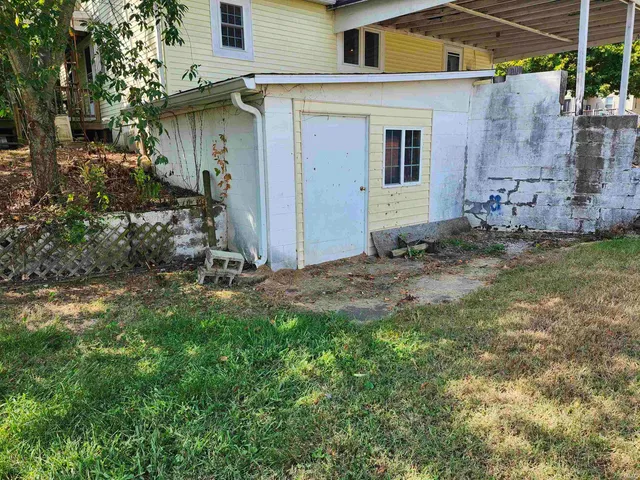 $150,000 | 551 North Washington Street, Bloomfield, IN 47424