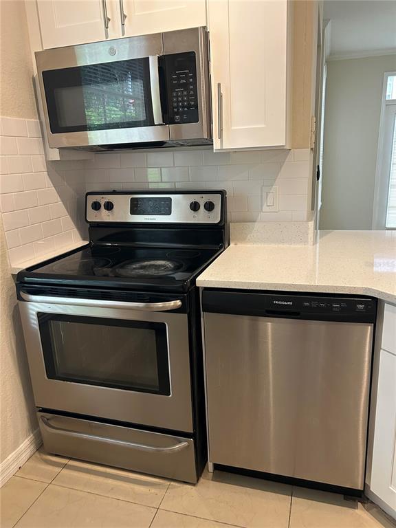 6308 Raleigh Street, Unit 303 Orlando, FL 32835 - Photo 5 of 14 a close view of a stove and microwave