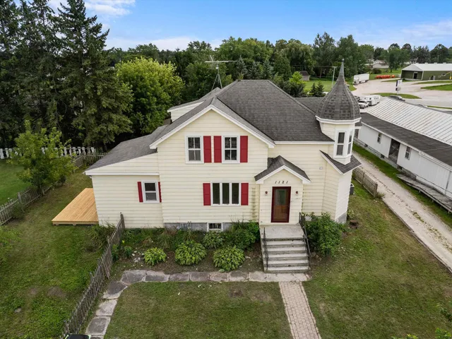 $250,000 | 1121 Millersville Avenue, Howards Grove, WI 53083