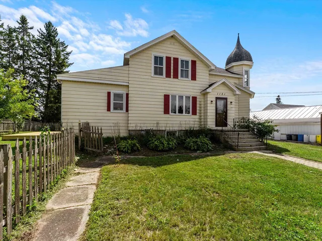 $250,000 | 1121 Millersville Avenue, Howards Grove, WI 53083