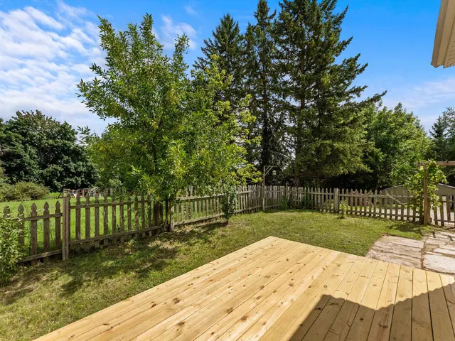 $250,000 | 1121 Millersville Avenue, Howards Grove, WI 53083