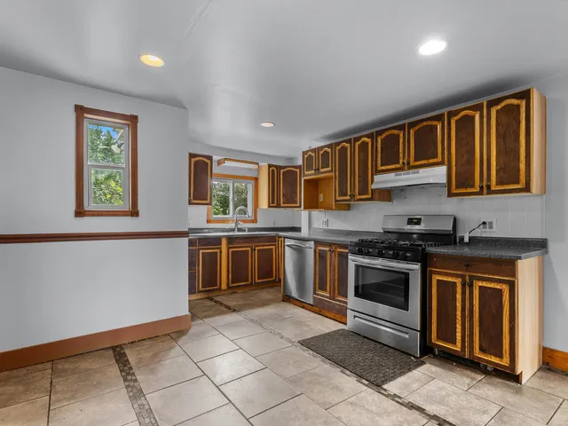 $250,000 | 1121 Millersville Avenue, Howards Grove, WI 53083