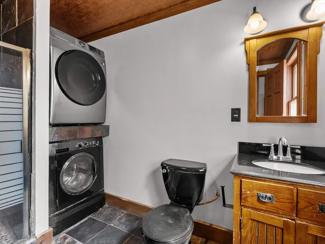 $250,000 | 1121 Millersville Avenue, Howards Grove, WI 53083