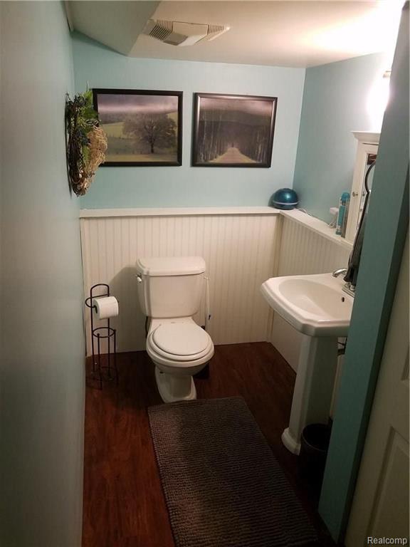 2208 Ridgemont Road Grosse Pointe Woods, MI 48236 - Photo 16 of 21
