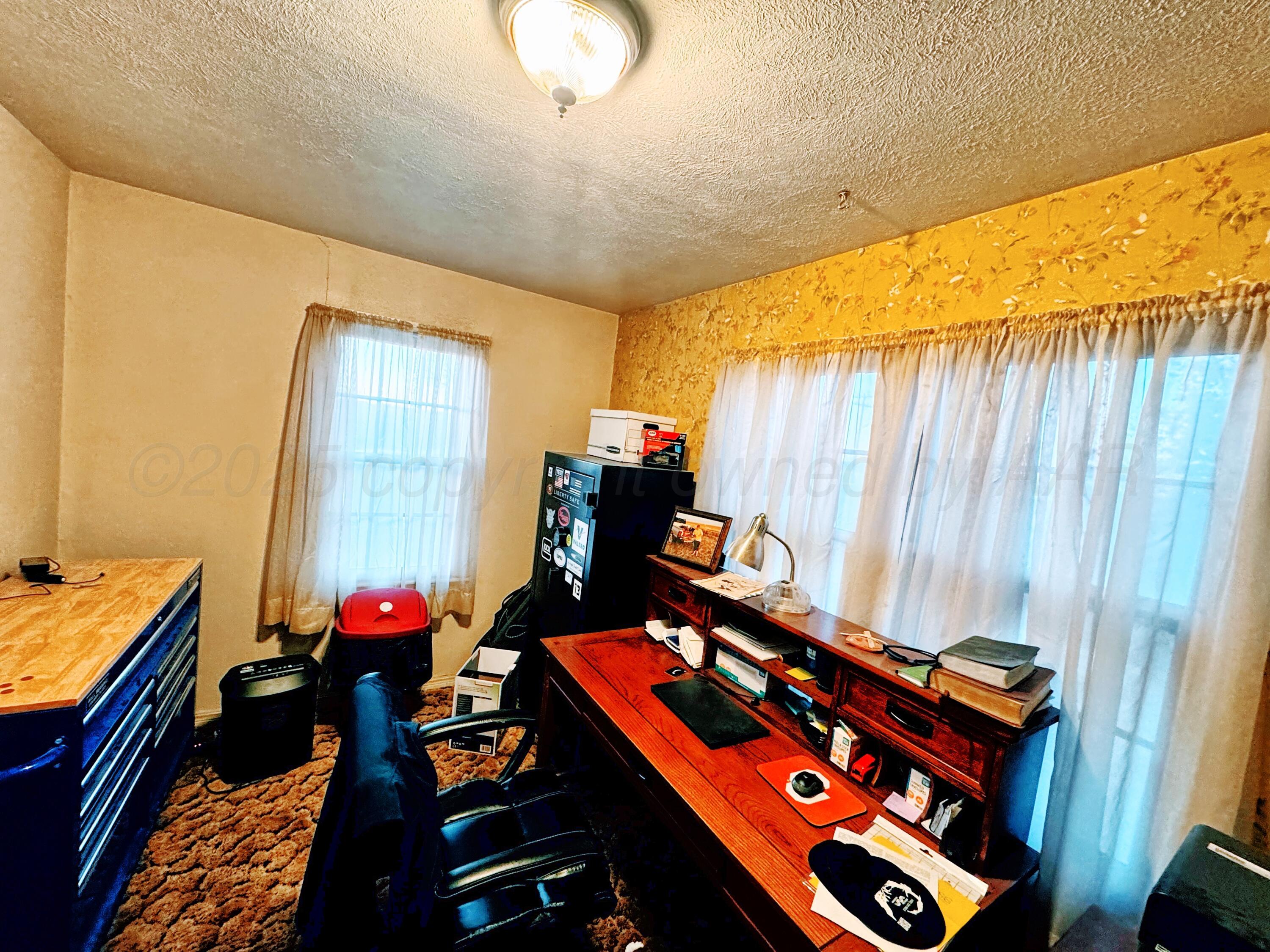 14490 County Road 24 Perryton, TX 79070 - Photo 4 of 28 a room with furniture and a window