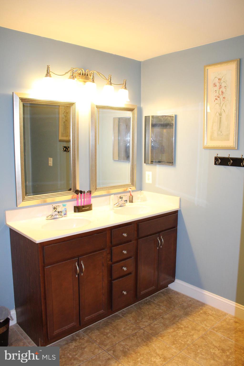 214 Featherstone Road Pasadena, MD 21122 - Photo 40 of 72 Dual sinks in master bath
