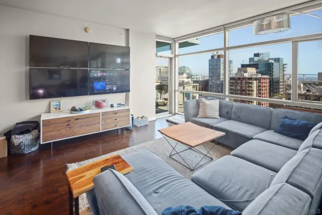 $809,900 | 800 The Mark Lane, Unit 1606, San Diego, CA 92101