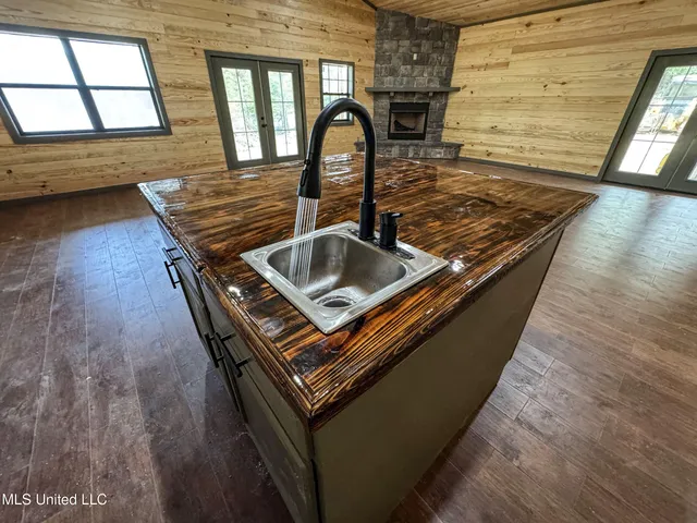 $975,000 | 348 Beaverdam Road, Camden, MS 39045