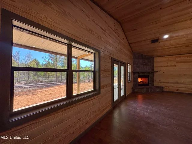 $975,000 | 348 Beaverdam Road, Camden, MS 39045