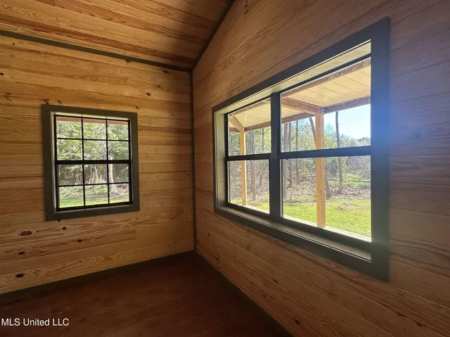 $975,000 | 348 Beaverdam Road, Camden, MS 39045