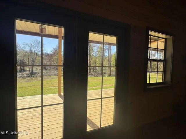 $975,000 | 348 Beaverdam Road, Camden, MS 39045