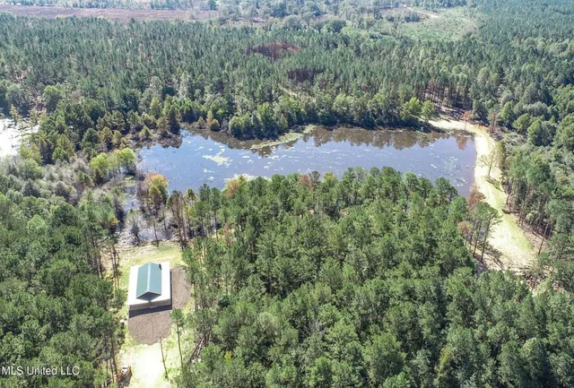 $975,000 | 348 Beaverdam Road, Camden, MS 39045