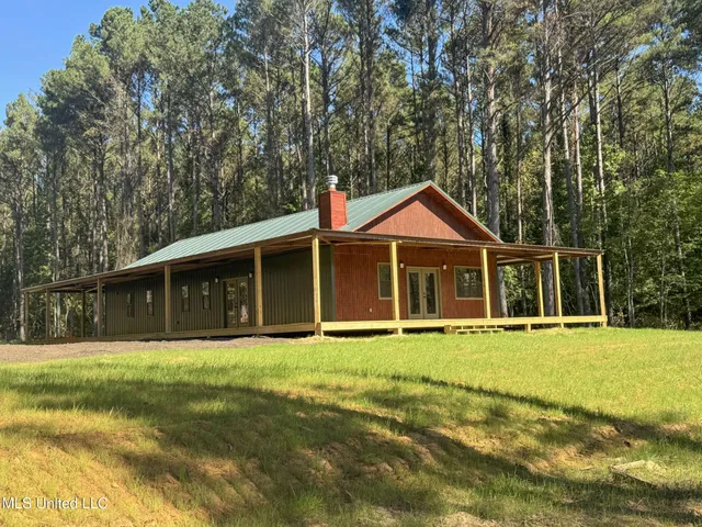 $975,000 | 348 Beaverdam Road, Camden, MS 39045