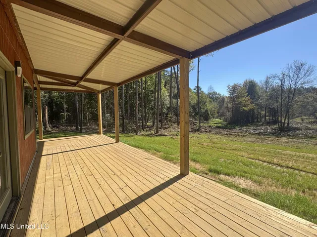 $975,000 | 348 Beaverdam Road, Camden, MS 39045