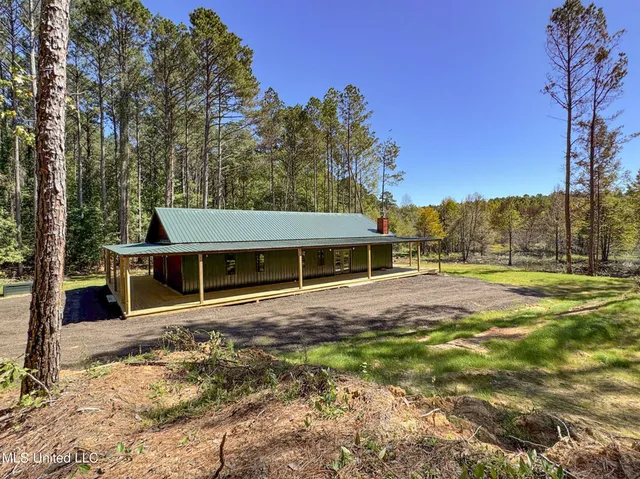 $1,024,000 | 348 Beaverdam Road, Camden, MS 39045