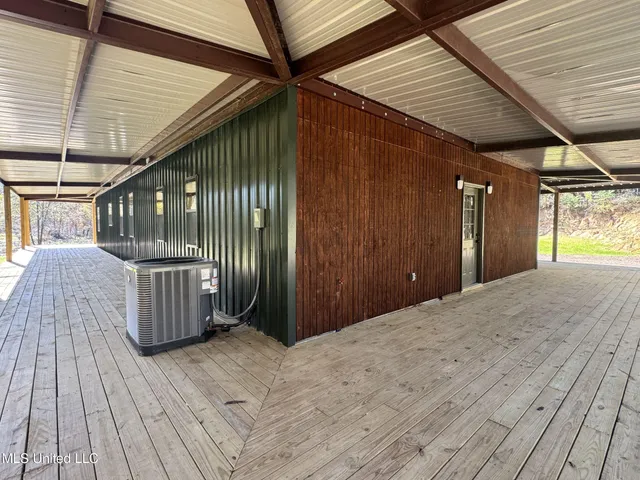 $975,000 | 348 Beaverdam Road, Camden, MS 39045