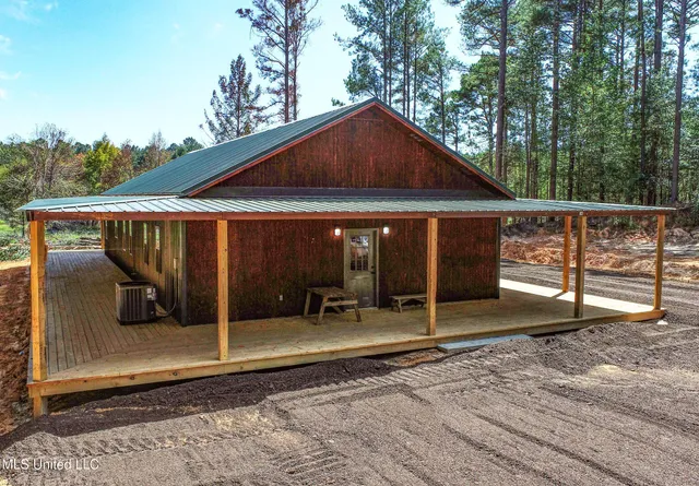 $1,024,000 | 348 Beaverdam Road, Camden, MS 39045