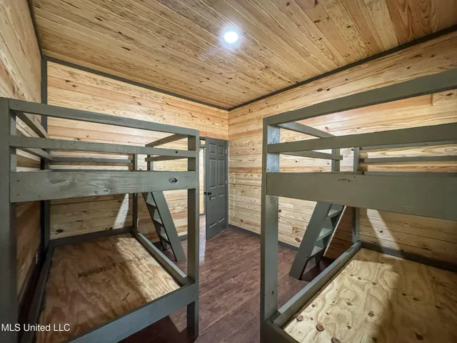 $975,000 | 348 Beaverdam Road, Camden, MS 39045