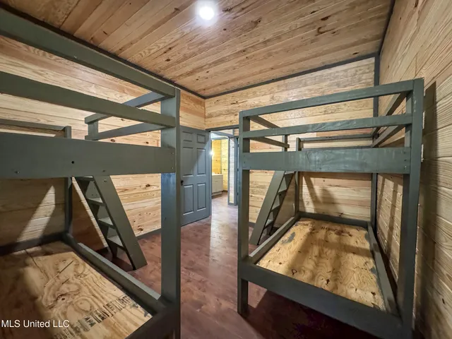 $975,000 | 348 Beaverdam Road, Camden, MS 39045