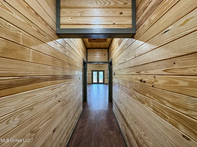 $975,000 | 348 Beaverdam Road, Camden, MS 39045