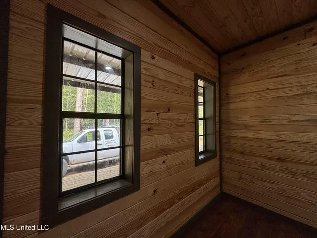 $975,000 | 348 Beaverdam Road, Camden, MS 39045