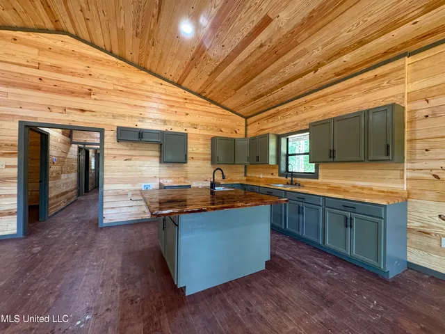 $1,024,000 | 348 Beaverdam Road, Camden, MS 39045