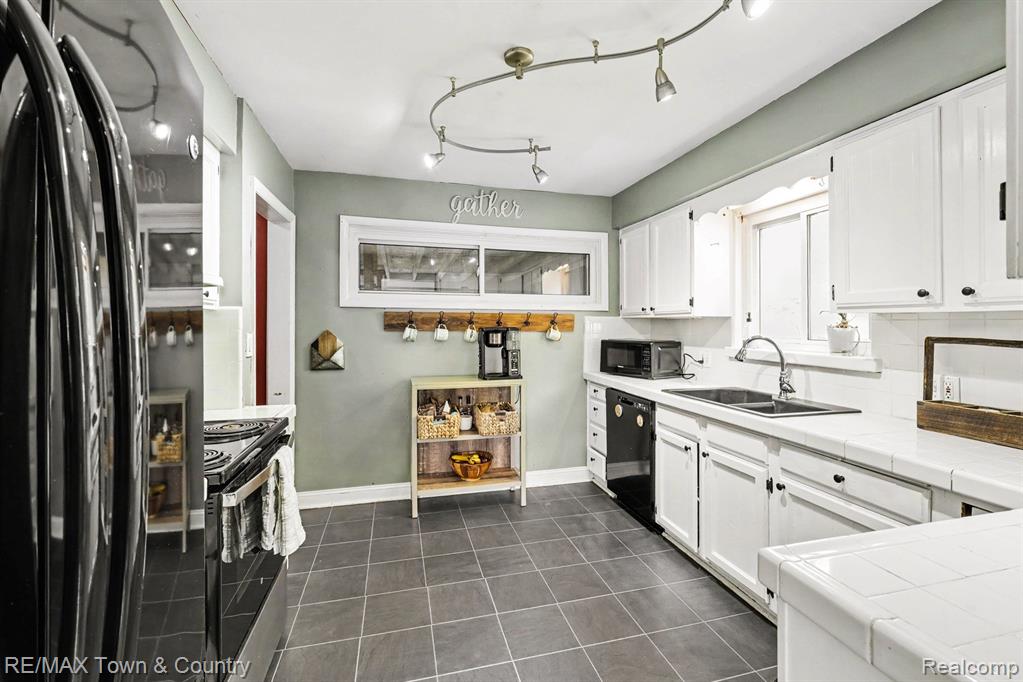 207 Labian Drive Flushing, MI 48433 - Photo 8 of 25