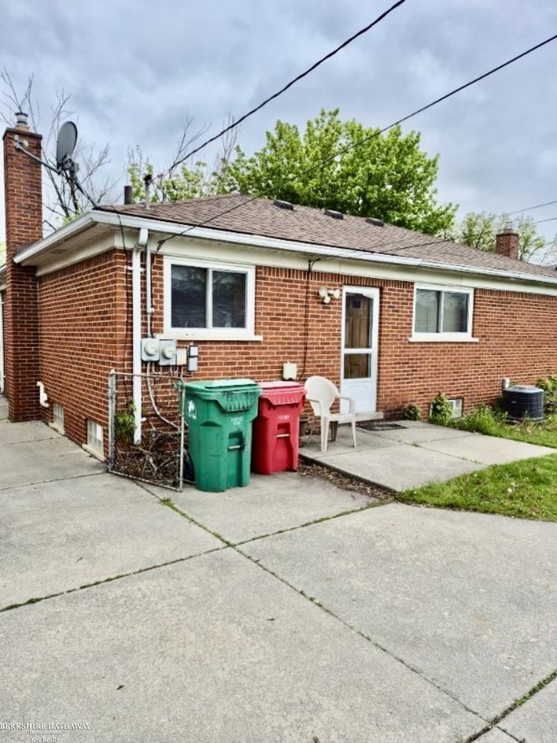 24524 Raven Avenue Eastpointe, MI 48021 - Photo 20 of 25