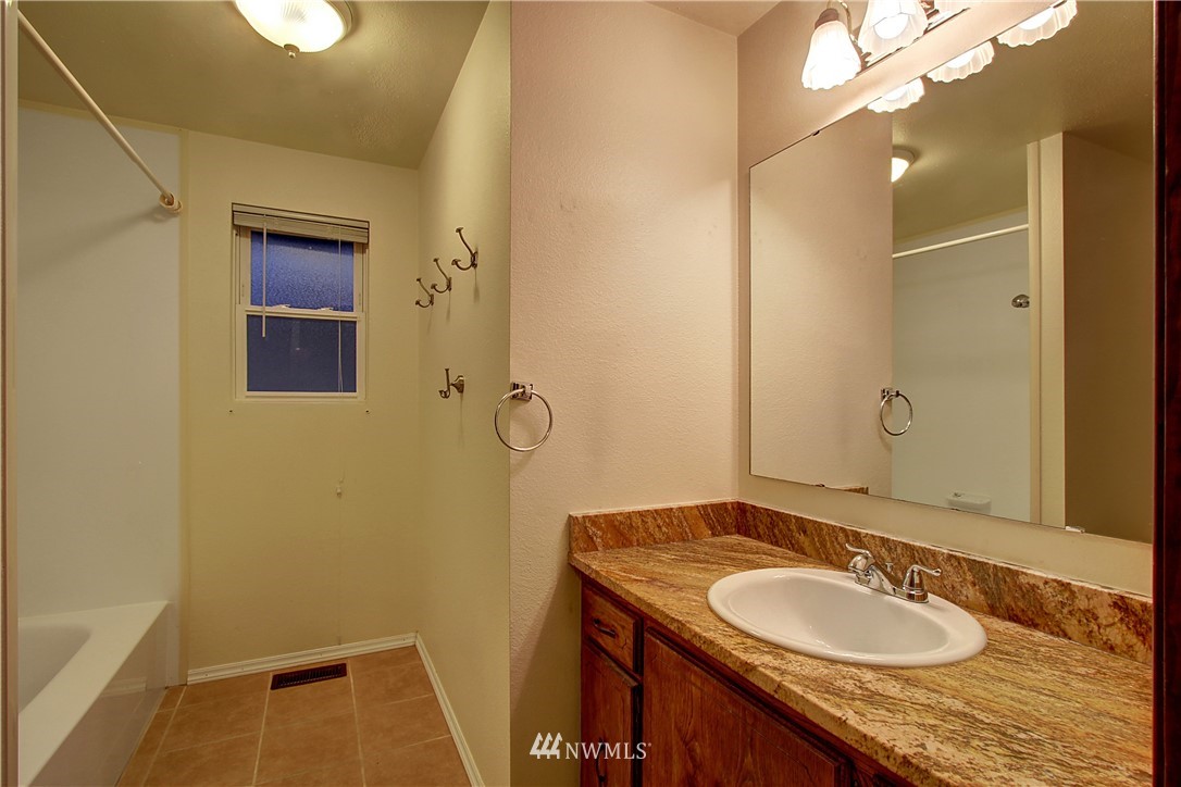 12934 Southeast 186th Street Renton, WA 98058 - Photo 14 of 24 Gallery Image 14