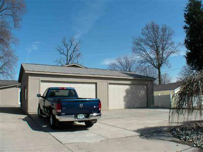 12049 Torrey Road Fenton, MI 48430 - Photo 4 of 11 20279663-3.JPG