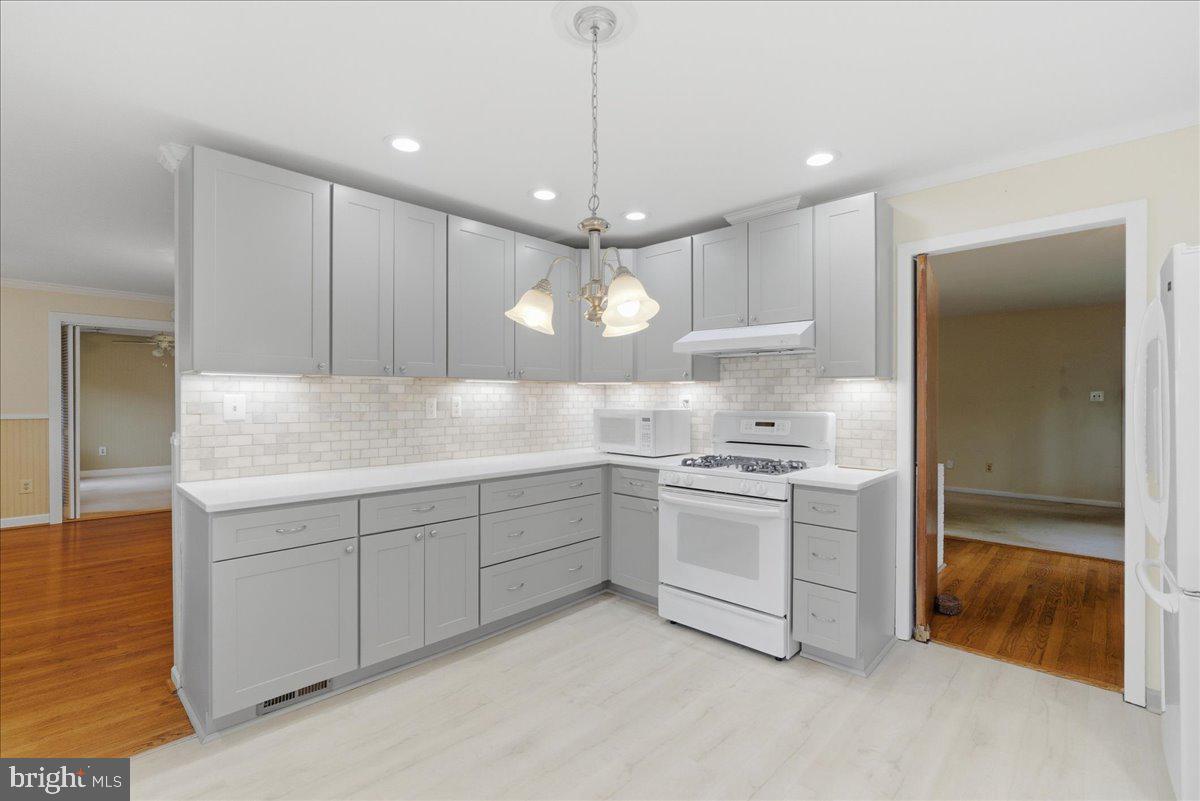 18309 Cabin Road Triangle, VA 22172 - Photo 17 of 42 a kitchen with white cabinets and stainless steel appliances