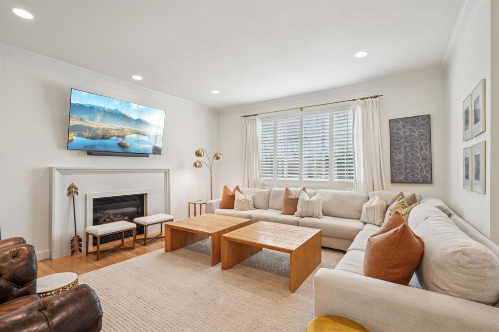 4037 Appian Way Arlington, TX 76013 - Photo 4 of 30