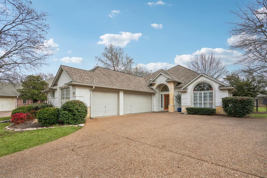 4037 Appian Way Arlington, TX 76013 - Photo 5 of 30