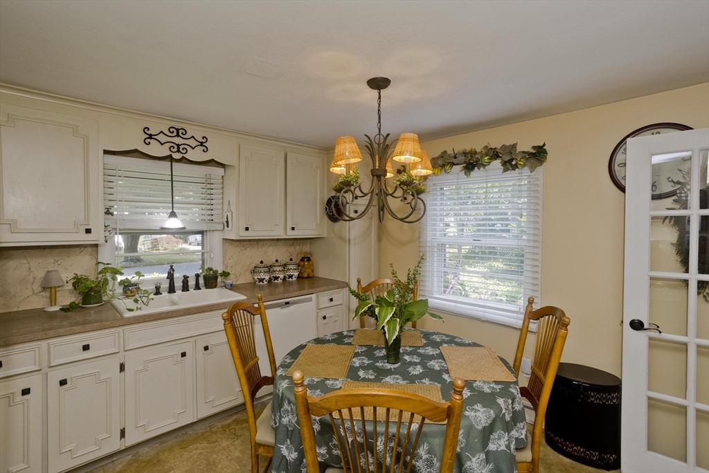 56 Santa Maria Street Springfield, MA 01104 - Photo 3 of 19