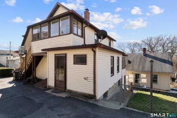 $1,300 | 48 Anderson Street, Unit 2, Naugatuck, CT 06770
