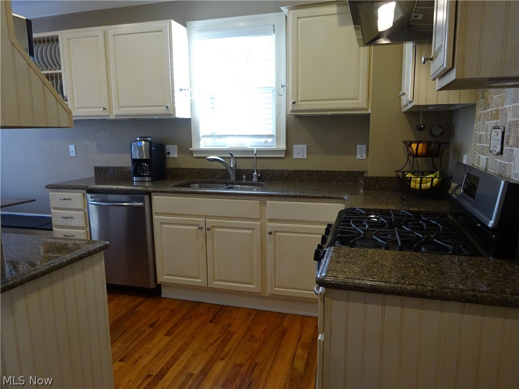 3223 Clarendon Road Cleveland, OH 44118 - Photo 12 of 34 Gallery Image 12
