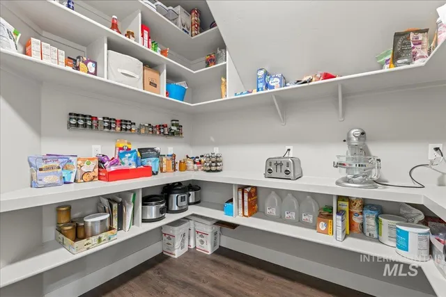 $900,000 | 11 Crescent Circle, Boise, ID 83716